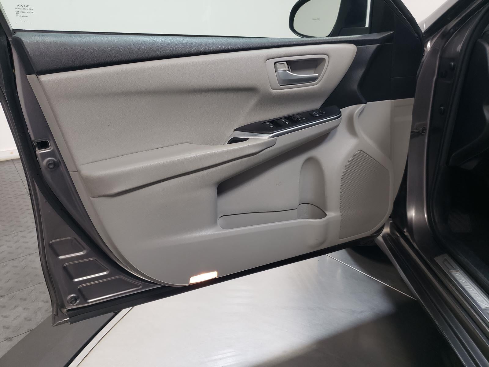 2017 Toyota Camry SE